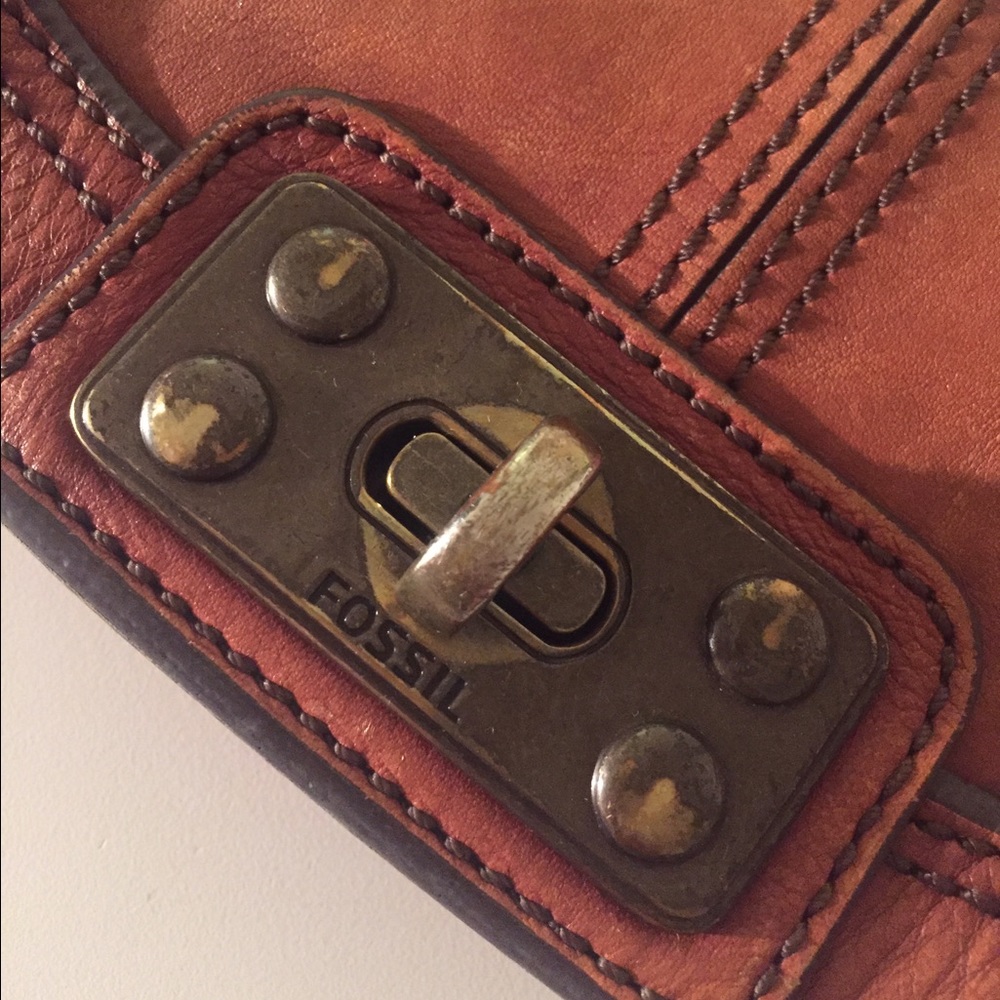Leather Fossil Crossbody - Picture 3 of 4